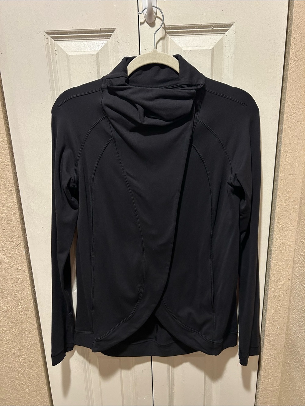 Lululemon Rulu Rally Wrap In Black , size 4 - Picture 6 of 12